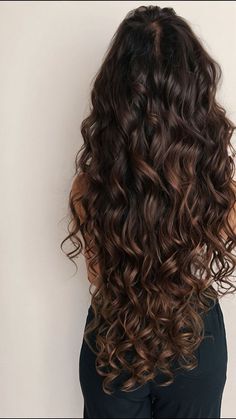 Long Layered Wedding Hair, Long Healthy Hair Curly, Super Long Curly Hairstyles, Long Curly Hair Women Natural Curls, Long Natural Curly Hair With Bangs, Type 2c Curly Hair Hairstyles, Long 3a Curly Hair, Hair Styles For Curled Hair, Bangs Wedding Styles