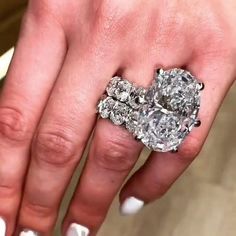 Wedding Rings Big, Big Diamond Wedding Rings, Jewellery Stones, Beautiful Wedding Rings Diamonds, Rings Big, Crystals Beautiful, Beautiful Wedding Rings, Gold Diamond Wedding Band