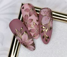 Rose Nail Design, Quick Nail Art, Rose Taupe, Golden Nails, Beauty Hacks Nails, Art Deco Nails, Rose Nail Art, Dot Nail Art, Beauty Nails Design