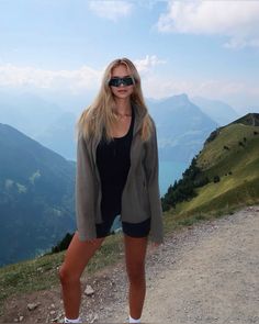 Fall Hike Outfit, Hiking Aesthetic Outfit, Trekking Outfit, Hiking Fits, Instagram Goals, Mountain Outfit, Mick Schumacher, Hiking Outfit Women, Outdoor Aesthetic