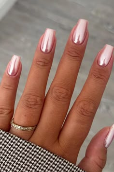 Best 23+ classy chrome nails you must try this year Gel Nails Rose Gold, Gold Tone Nails, Rose Gold Gel Nails Ideas, Fall Nails Fair Skin, Fall Nails For Fair Skin, Chrome Color Nails, Gold Rose Nails, Nail Rose Gold, Chrome Coffin Nails