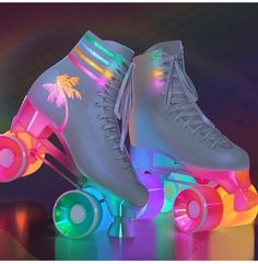 Shoes: lights, skater girl, roller skates, rollerblade, colorful ... Tatuaje Hello Kitty, Roller Quad, Tori Vega, Roller Skate Shoes, Roller Shoes, Roller Girl, Kawaii Shoes, Burton Snowboards, Cat Valentine