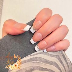 Introducing our luxury Handmade Diamond and Crystal French Pink & White Press-on Nails. Give your hands the elegance look every day, every occasion. 💅 🌸 Made exclusively with top quality False nails - durable, resilient and beautifully glossy. 💎 These French styled nails are meticulously adorned with genuine Diamonds, providing an extra sparkle that is sure to catch everyone's attention. 💖 The gorgeous Pink & White palette adds a touch of feminism and sophistication. Perfect for daily look ideas or in completing your fabulous matching outfits.  📏 Medium Coffin Shape - Not too daring but not too subtle. Just the perfect balanced style for a fashionable and modern woman like you.  💼 Salon style - Enjoy the luxury of a salon finish nails from the convenience of your home. ✋ Easy Apply- French Tip With Gems Rhinestones, French Nails With Diamonds, Nail Art Glamour, Pink Coffin, Style Salon, French Pink, White Palette, White French Tip, French Tip Acrylic Nails