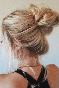 25+ Cute Back to School Hairstyles for Girls - HubPages Messy Updos, Easy Party Hairstyles, Lazy Hairstyles, Sixth Form, Messy Buns, Top Hairstyles, Messy Bun Hairstyles, Bun Hair