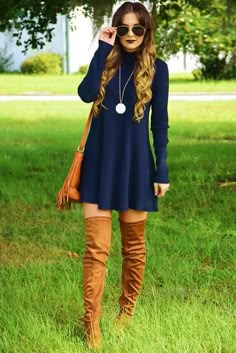 Leave The Light On Dress: Navy Vinter Mode Outfits, Navy Outfits, Outfit Botas, Knee Boot, Outfit Trends, Casual Fall Outfits, Colourful Outfits, Mode Inspiration, Winter Fashion Outfits