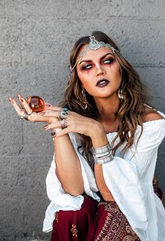 Fortune Teller Costume Diy, Halloween Fortune Teller Costume, Fortune Teller Makeup, Halloween Fortune Teller, Halloween Costumes Women Scary, Fortune Teller Costume, Makeup Zombie, Halloween Make-up Looks, Black Halloween Dress