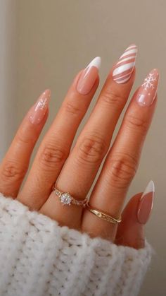 Holiday Nail Polish, Christmas Nail Inspo, Christmas Nail Polish, Xmas Nail Designs, Christmas Nail Ideas, Winter Nail Ideas, Cute Nails For Fall, Cute Christmas Nails, Winter Nails Acrylic