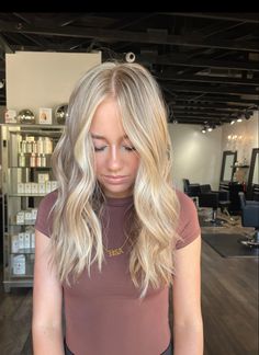 blonde hair Blonde Highlights W Money Pieces, Beach Blonde Hair Short, Blonde Highlights With Money Piece, Beach Blonde Hair, Blonde Hair Inspo, Baylage Hair, Blonde Baby, Blonde Hair Goals, Summer Blonde Hair