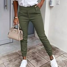 Celana Fashion, Womens Chinos, Cozy Coats, Solid Color Pants, Slim Trousers, Stil Elegant, Weave Style, Green Pants, Casual Work Outfits