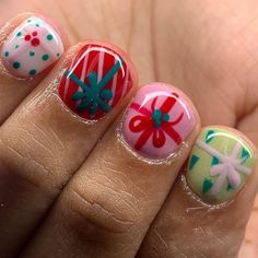 Christmas Nails Manicure, Xmas Bow Nails, Christmas Nail Designs Kids, Square Christmas Nail Designs, Quirky Christmas Nails, Cindy Lou Who Nails, Dnd Christmas Nails, Kid’s Christmas Nails, Gel Nails Simple Design