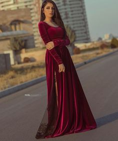 Prom Dress Long Sleeve, Long Sleeve Quinceanera Dresses, Muslim Prom Dress, Asian Wedding Dress Pakistani, डिजाइनर कपड़े, Sleeved Velvet Dress, Velvet Dress Designs, Prom Dress Long, Afghan Clothes