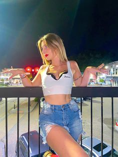 Trailer Trash Aesthetic Outfit, White Trash Outfit Party, White Trash Wedding Party, White Trash Makeup Ideas, White Trash Costume Female, Trailer Trash Outfit, Trash Bash Outfit, White Trash Makeup