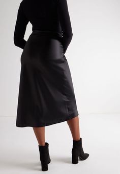 Womens Black Satin Midi Skirt Black Satin Midi Skirt Outfit, Satin Midi Skirt Outfit, Black Satin Midi Skirt, Midi Skirt Outfit, Stylish Skirts, Satin Midi Skirt, Satin Color, Skirt Outfit, Satin Skirt