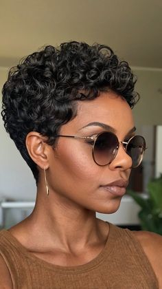 Edgy short pixie haircuts for black women 50 Ideas for Short Haircuts For Black Women 🦋 Pixie Haircuts For Black Women, New Hair Look, Lasting Curls, Seamless Hair Extensions, Short Box Braids, Braided Styles