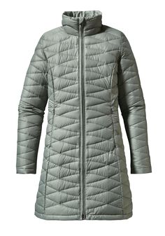 An exceedingly feminine, urban and lightweight down coat inspired by one of our most technical alpine garments; made of recycled polyester, insulated with 100% Traceable Down (600-fill-power duck down that can be traced back to birds that were never force-fed, never live-plucked), and quilted for warmth and to keep the down in place Down Parka Women, Vintage Patagonia, Womens Parka, Down Parka, Duck Down, Rei Co-op, Down Coat, Patagonia, Parka