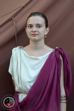 Terra Dacica Aeterna Greek Toga Party, Ancient Roman Clothing, Ancient Roman Women, Greek Toga, Roman Toga, Ancient Greek Clothing, Roman Clothing, Roman Hairstyles