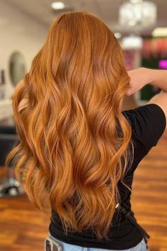 Gorgeous Babylights for Subtle and Natural Highlights Side Braids Hairstyles, Textured Hairstyles, Cowboy Copper Hair, Copper Brown Hair, Cowboy Copper, Braided Crown Hairstyles, Side Braids, Short Hair Cut, Women Short Hair