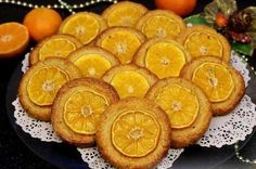 there are many orange slices on the plate