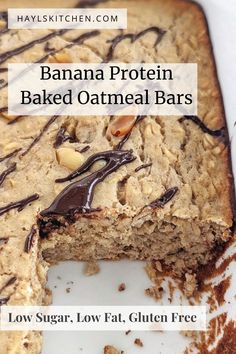 Bake a batch of these soft and chewy Banana Protein Baked Oatmeal Bars with all the sweet flavor of protein bar without fat or added sugar! The perfect high protein breakfast, snack or post workout meal. Banana Protein Bars, Protein Baked Oatmeal, Protein Breakfast Bars, Baked Oatmeal Bars, Low Fat Baking, Low Sugar Breakfast, Oatmeal Bars Healthy, Baking With Protein Powder