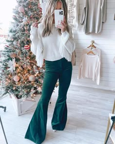 Bell Bottom Outfit Ideas Winter, Thanksgiving Fashion 2023, Womens Christmas Outfits Casual, Christmas Outfit Ideas For Women Casual Jeans, Winter Bell Bottoms Outfit, Boho Christmas Outfits Women, Bell Bottom Christmas Outfit, Country Christmas Outfits Women, Christmas Cowgirl Outfit