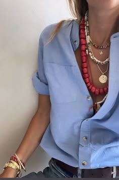 Colorful Necklace Outfit, Sincerely Jules Style 2024, Hankerchief Outfit Women, Summer Outfits 2024 Fashion Trends Women, Neckmess Ideas, European Style Women, Accessorizing Outfits, Chique Outfits