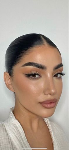 Timeless Fashion Outfit Ideas Summer, Glowy Skin Makeup, Clean Girl Look, Natural Makeup Ideas, Office Makeup, Work Makeup, Bridal Makeup Looks, Glamour Makeup, Makeup Obsession