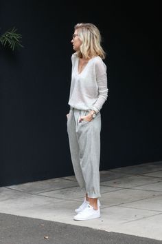 STREET STYLE | Relaxed Tailoring Mode Casual, Fashion Blogger Style, Mode Inspo, 가을 패션, Looks Style, Mode Inspiration, Outfits Casuales, White Sneakers, Street Fashion