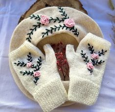 Hand Embroidered Wool French Beret and Knitting Glove Set, Fingerless Glove, ivory beret, Winter Beret, For Christmas, Birhtday gift  This hand embroidered french beret and knitting glove is perfect for cold days and makes an adorable keepsake than can be treasured forever. For Christmas, Women days, Birthday, Valentine's Day gift ideas❤️🖤💗 For express shipping (delivery within 2-6 days), you can choose the cargo upgrade option for the product you have added to the cart. Hand embroidered french beret and hand made glove set. Winter is come. A soft and stylish knitting glove awaits you to protect your hands from the cold.  This hand embroidered design with fingerless is convenient for doing your daily work. The Knit Fingerless is made of cotton. It is soft, comfortable and skin-friendly, Cream Winter Hat As Gift, Ivory Gloves, Winter Beret, French Beret, Embroidered Wool, Berets, Knitted Gloves, Great Christmas Gifts, Beautiful Embroidery