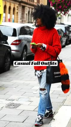 Julia Sarr Jamois, Boyfriend Jeans Style, Walking Down The Street, Mode Hippie, Mode Casual, Street Style Winter, Red Sweater, Jeans Boyfriend