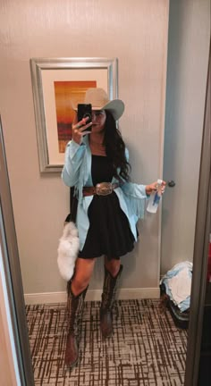 Cowgirl Style Outfits Winter, Nfr Outfits For Vegas Cowgirl Fashion, Vegas Cowgirl, National Finals Rodeo, Country Concert Outfits, Vegas Night