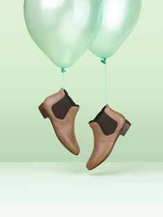 Idea For Shoes Photography, Photoshoot For Shoes, Shoes Photography Creative Photo Ideas, Photo Shoes Ideas, Shoes Photoshoot Ideas Creative, Shoes Photography Ideas Photoshoot, Shoe Photoshoot Ideas, Floating Product Photography, Shoes Photoshoot Ideas