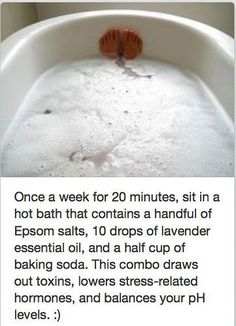 This was the top pinned image of the month! I love it when the image contains the instructions too. Can order some lavender essential oil on Amazon Být Fit, 200 Calorie, Bath Detox, Detox Bath, Trening Fitness, Detox Smoothie, Health And Beauty Tips, Young Living, Health Remedies