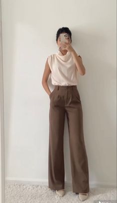 Corprate Girl Outfit, Summer Internship Outfit Business, Aesthetic Work Outfits Women, Law Outfits Women Aesthetic, Apartment Leasing Agent Outfit, Smart Wear Women, Cool Girl Business Casual, Professional Aesthetic Outfit, Healthcare Professional Attire