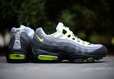 Air Max 95 Og Neon, Running Boots, Air Max 95 Neon, Sneaker Pimps, Nike Sports Shoes, Neon Sneakers, Nike Collection, Nike Air Max Jordan