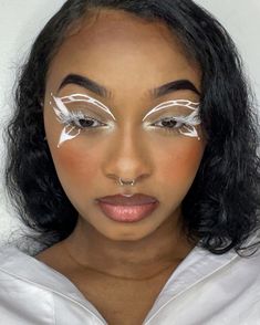 White Butterfly Eyeliner, White Elf Makeup, White Lashes Make Up, White Dots Eye Makeup, Homecoming Face Paint Ideas, White Butterfly Makeup, White Makeup Aesthetic, Butterfly Makeup Easy, White Liner Makeup Looks