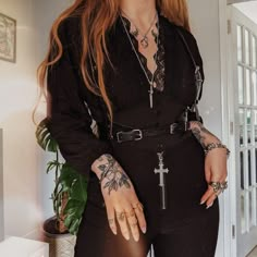 All Black Witch Outfit, Business Casual Outfits For Women Goth, Bohemian Witch Aesthetic, Grunge Witch Outfits, Country Goth Outfits, Cool Club Outfits, Goth Country Outfits, Edgy Work Outfits Women, Alternative Fashion Women