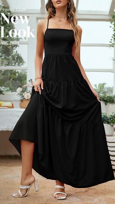 Elegante e sensual: o Vestido Longo Preto Frente Única é a peça chave para você arrasar! ✨ Esse vestido é a combinação perfeita de sofisticação e sensualidade, te deixando pronta para qualquer ocasião especial.  O que eu mais amo:  Caimento impecável: Ajustável na cintura, valoriza as curvas do corpo e garante um visual feminino e elegante.  Frente única: Traz um toque sensual e moderno ao look, perfeito para mostrar os ombros com estilo.  Comprimento longo: Elegante e sofisticado, ideal para eventos mais formais.  Versatilidade: Pode ser usado com salto alto para um look mais glamouroso, ou com rasteirinhas para um visual mais casual.  E você, já garantiu o seu Vestido Longo Preto Frente Única?   #vestido #longo #preto #frenteunica #moda #estilo #elegancia #sensualidade #lookdodia Catholic Clothing, Cami Dresses, Special Clothes, Farm Style, Cami Dress, Dress Red, Girly Girl, Red Dress, Dress Outfits