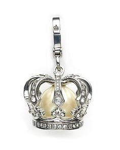 juicy couture pearl crown charm! ♥ LOVE this...it reminds me of a charm I bought at the Tower of London gift shoppe for Bekah :) Pearl Crown, Crown Charm, Jewelry Design Necklace, Beads And Wire, Pendant Design, Pandora Bracelet, Pandora Jewelry, Gold Design