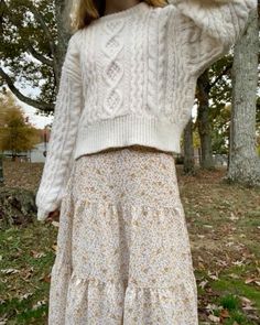 Cute Feminine Fall Outfits, Feminine Vintage Outfits, Feminine Autumn Outfits, Brown Hair Outfit Ideas, Winter Feminine Outfits, Fall Outfits With Skirts, Cottagecore Fall Outfits, Feminine Winter Outfits, Modest Fashion Fall