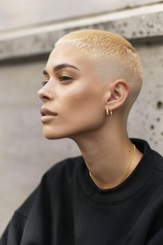 Shaved Hair Round Face, Short Pixie Haircuts Blonde, Buzzed Blonde Hair, Shaved Bleached Hair, Ginger Buzzcut, Shaved Blonde Hair, Bleached Buzzcut Women, Very Short Blonde Hair