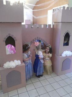 Cardboard Cinderella Castle, Castle Made Out Of Boxes, Cardboard Castle Playhouse, Diy Cinderella Castle, Disney Castle Cardboard, Diy Castle Cardboard, Diy Castle Backdrop, Cardboard Castle Diy, Castle Cardboard