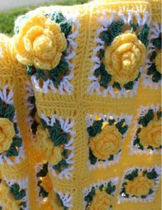 Remember Summer Afghan Crochet Pattern - Maggie's Crochet Product Review Video, Granny Square Häkelanleitung, Needle Crochet, Afghan Crochet Pattern, Green Yarn, Crochet Blanket Afghan, Crochet Vintage, Afghan Crochet, Crochet Afghans