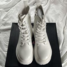 Dolls Kill’s Liliana Limited-Edition Frosty Start Some Gossip Nunes-1 Glossy Combat Boots In The Color White, With A Patent Vegan Leather Construction, Treaded Soles, Pull Tabs, Front Lace-Up Closures, And Side Zipper Closures. Size: Women’s 5 1/2. Brand New, Unworn, In Original Box. Comfortable And True To Size. Currently Out Of Stock In The Official Dolls Kill Website. Combat Boots White, White Leather Combat Boots, Ivory Combat Boots, Casual White Ankle-high Combat Boots, White Leather High-top Combat Boots, Heart Platforms, Dolls Kill Shoes, Platform Combat Boots, Boot Bling