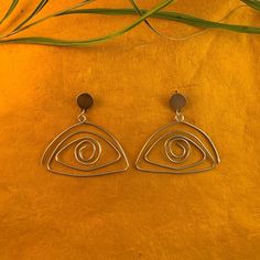 Third Eye Earring - AIRI Jewelry & Gallery -Earrings Brass Wire Earrings, Ears Pierced, Earrings Minimal, Astuces Diy, Wire Jewelry Designs, Wire Work Jewelry, Statement Earring, Handmade Wire Jewelry, Funky Jewelry