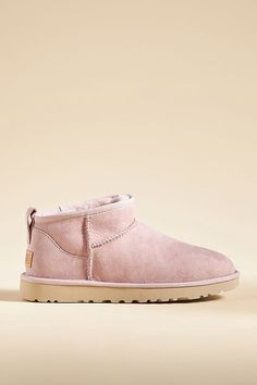 Ultra Mini Boots, Mini Uggs, Ugg Ultra Mini, Random Clothes, Mini Boots, Pink Uggs, Classic Ugg Boots, Ugg Classic Ultra Mini, Ugg Mini