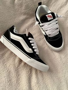 Shoes For Skateboarding, Cute Vans Outfits, Vans New Skool, Estilo Vans, Skater Vans, Vans Skate Shoes, Old School Vans, Old Skool Vans