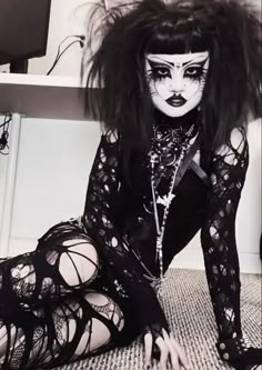 MEOW 🐈‍⬛ 80s Goth Fashion, Trad Goth Outfits, Maquillage Goth, Black Scene, Goth Outfit Inspo, Goth Fits, Goth Outfit Ideas