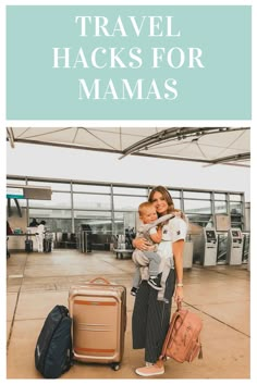 Mom Travel Outfit, Mom Travel Hacks, Flying With A Toddler, Airport Travel Outfits, Outfits For Moms, Comfy Travel Outfit, Airplane Outfits, Travel Outfit Plane