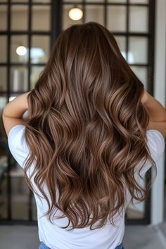 Chestnut Hair With Lowlights, Brown Hair With Highlights Red Tones, Long Reddish Brown Hair With Highlights, Lived In Summer Brunette, Highlight Rambut Brown, Hairlights In Brown Hair, Choc Brown Hair With Highlights, Brunette Carmel Highlight, Natural Hair Colors For Brunettes