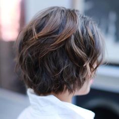 Short Messy Brown Balayage Hairstyle Layered Short Bob Hairstyles, Layered Short Bob, Kort Bob, Thick Hair Cuts, Layered Short, Thick Wavy Hair, Short Shag Hairstyles, Short Hairstyles For Thick Hair, Shag Hairstyles